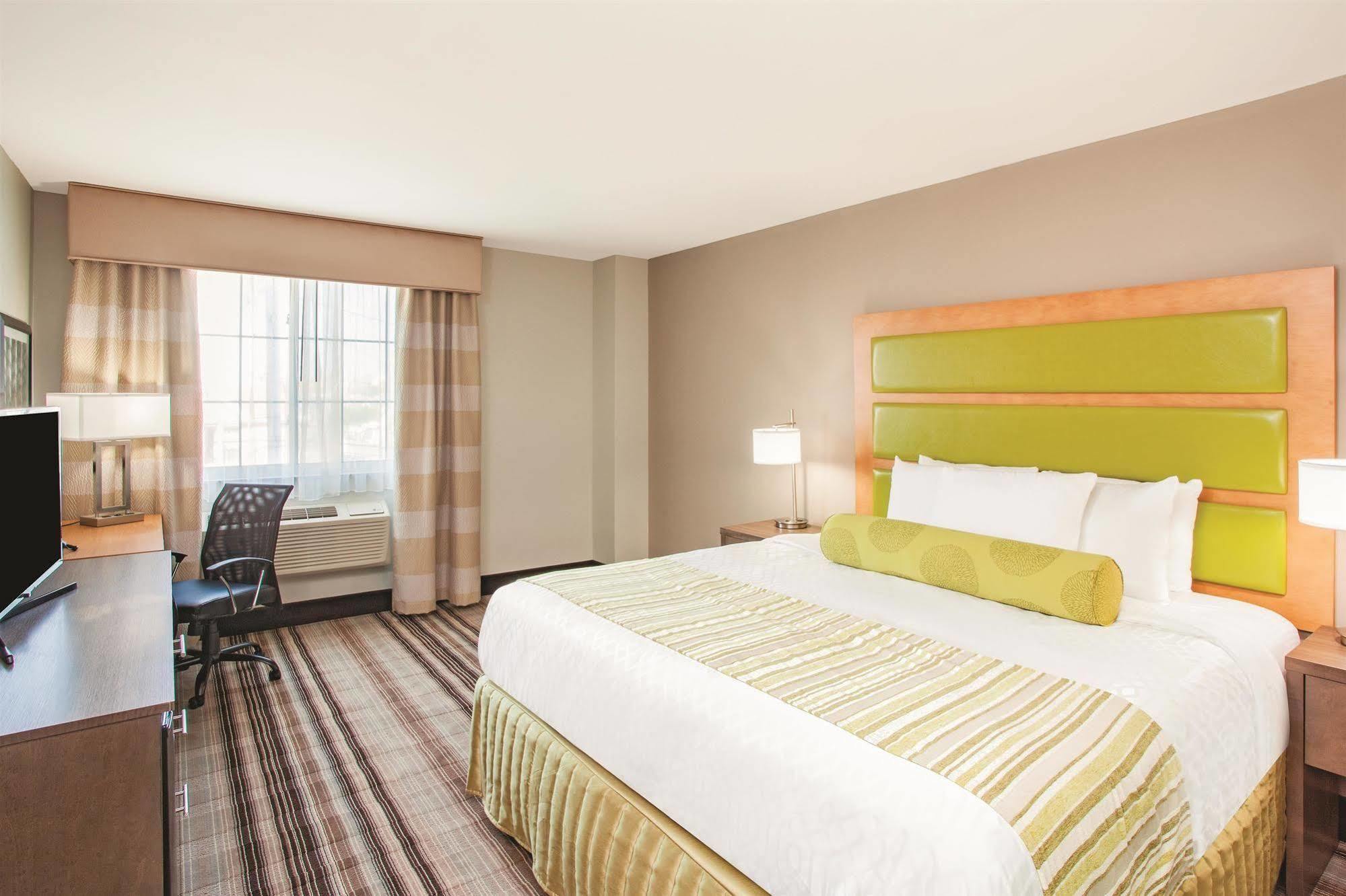La Quinta Inn & Suites Far Rockaway - Beach Hotel Nowy Jork Zewnętrze zdjęcie