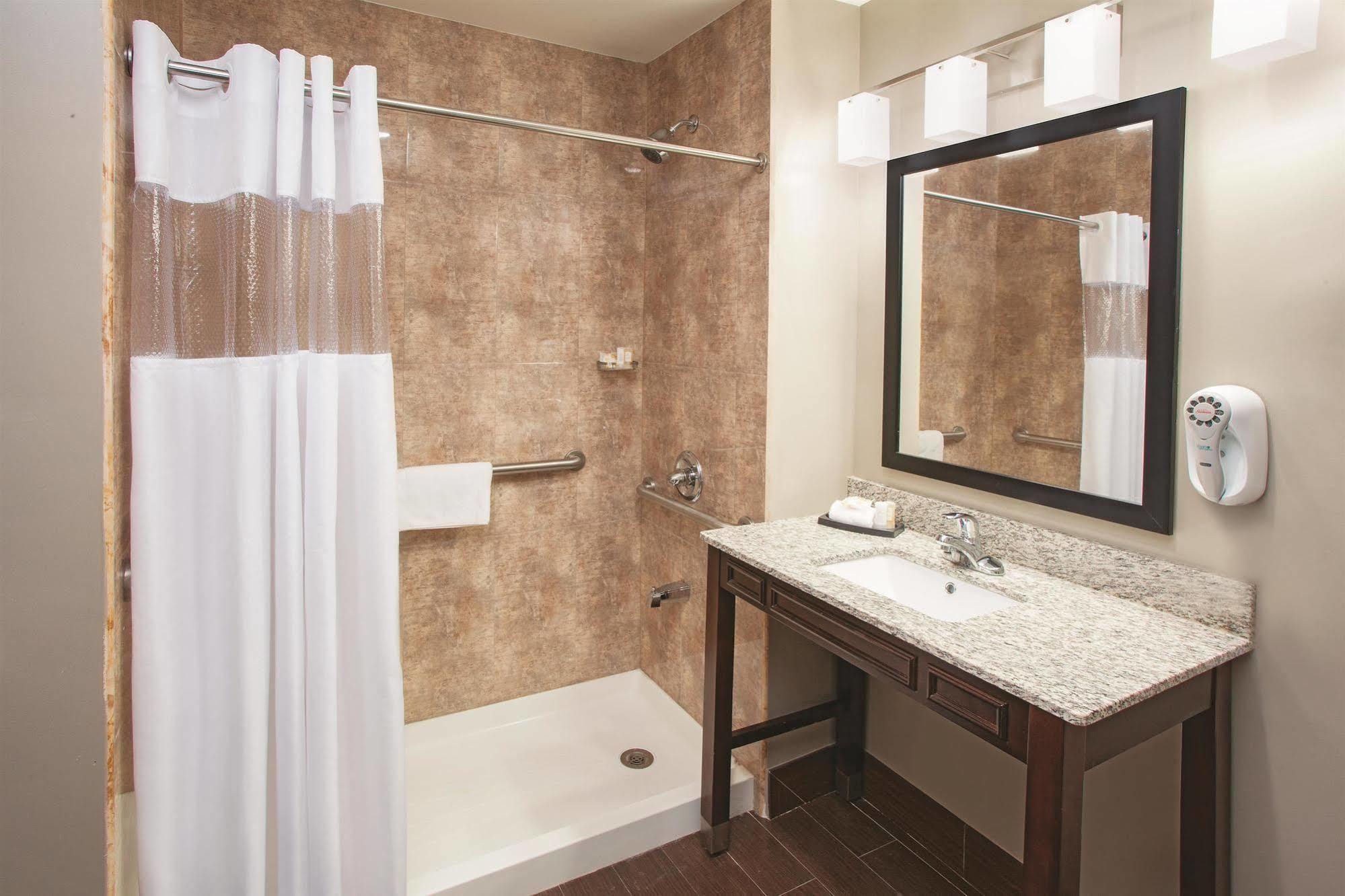 La Quinta Inn & Suites Far Rockaway - Beach Hotel Nowy Jork Zewnętrze zdjęcie